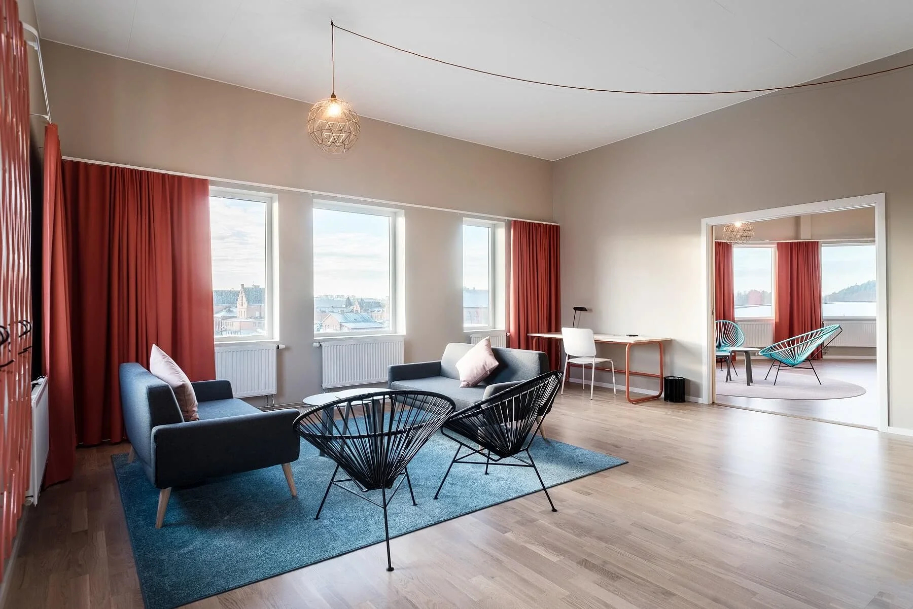 Svit på Kviberg Park Hotel med modern inredning och arena-utsikt